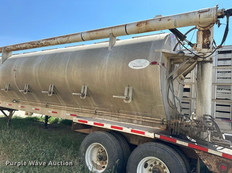 image for item OM9722 2005 Pinson feed delivery trailer
