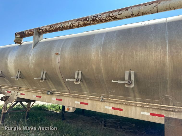 image for item OM9722 2005 Pinson feed delivery trailer