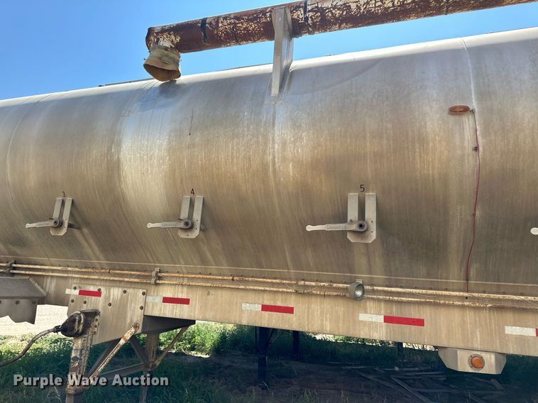 image for item OM9722 2005 Pinson feed delivery trailer