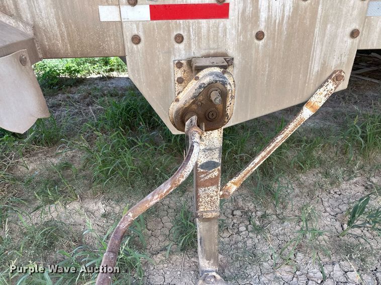 image for item OM9722 2005 Pinson feed delivery trailer