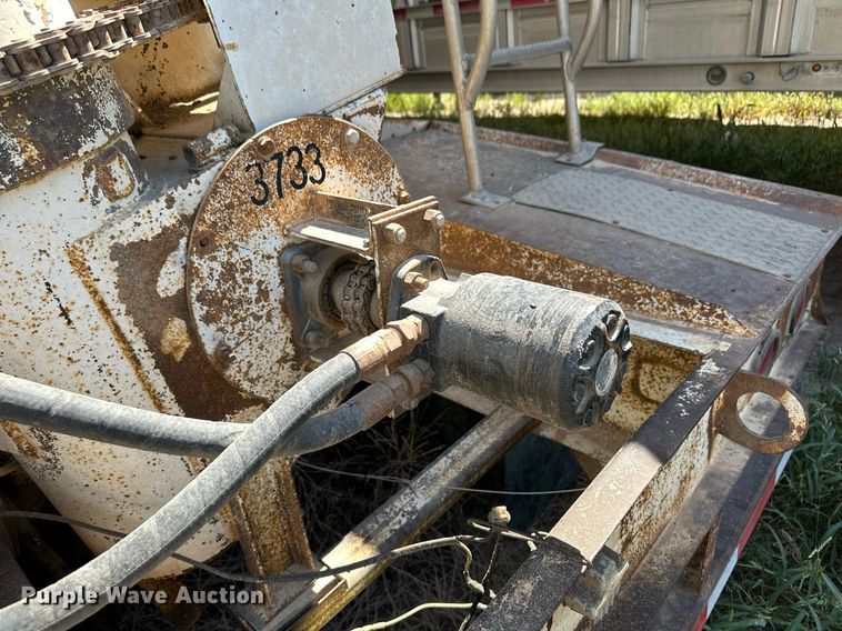 image for item OM9722 2005 Pinson feed delivery trailer