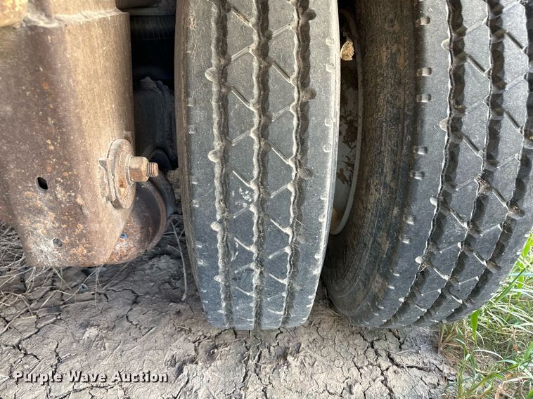 image for item OM9722 2005 Pinson feed delivery trailer