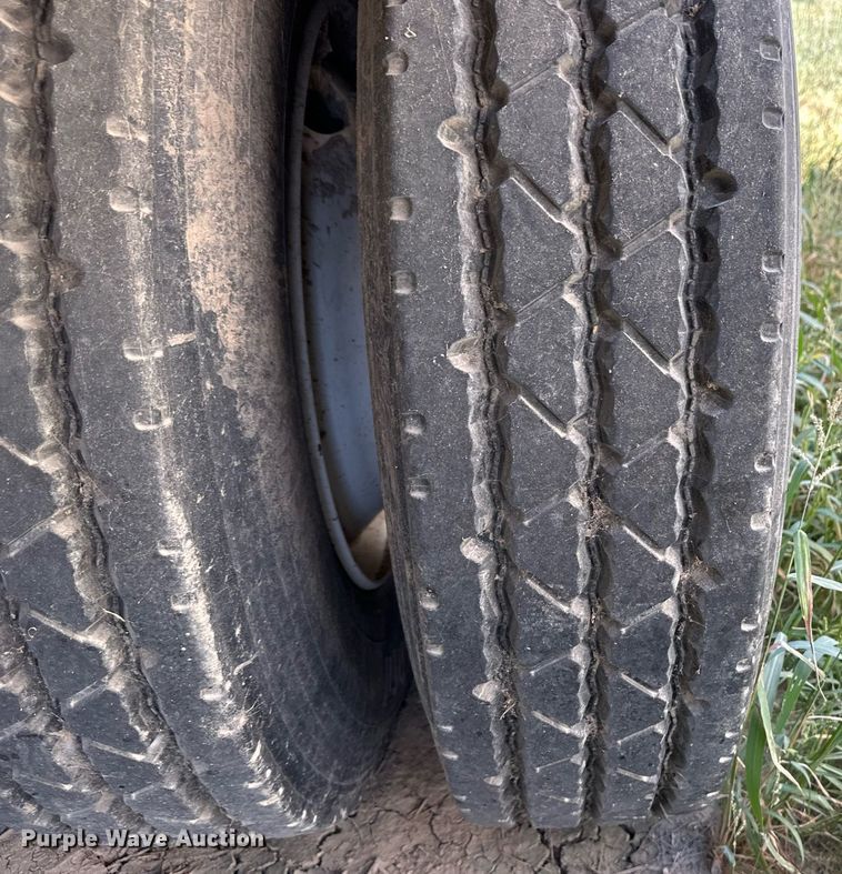 image for item OM9722 2005 Pinson feed delivery trailer