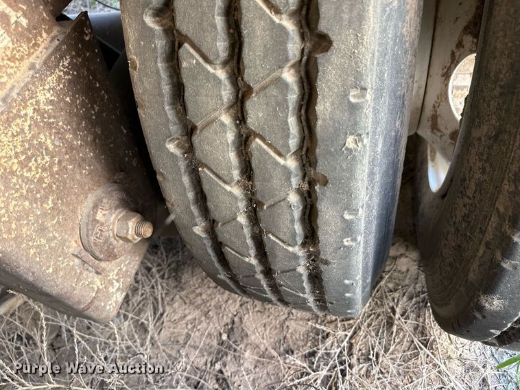 image for item OM9722 2005 Pinson feed delivery trailer