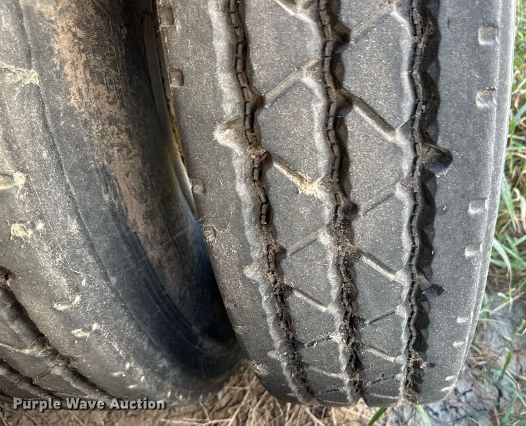 image for item OM9722 2005 Pinson feed delivery trailer