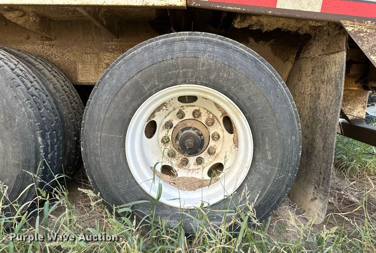 image for item OM9722 2005 Pinson feed delivery trailer