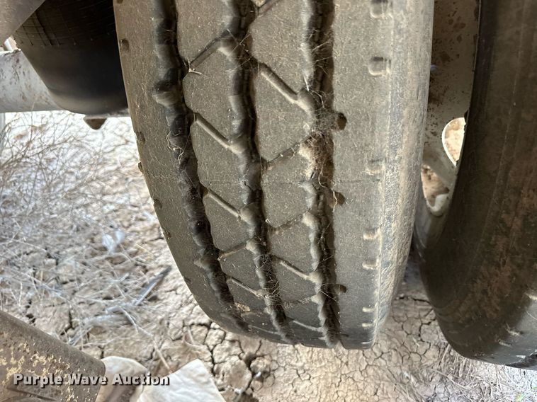 image for item OM9722 2005 Pinson feed delivery trailer