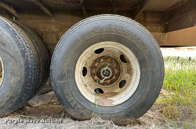 image for item OM9722 2005 Pinson feed delivery trailer