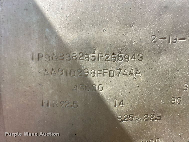 image for item OM9722 2005 Pinson feed delivery trailer