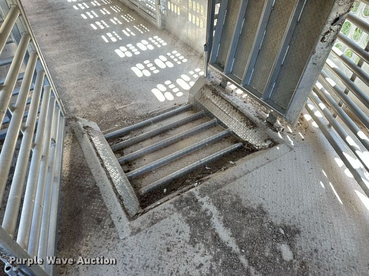 image for item OM9723 2008 Barrett livestock trailer