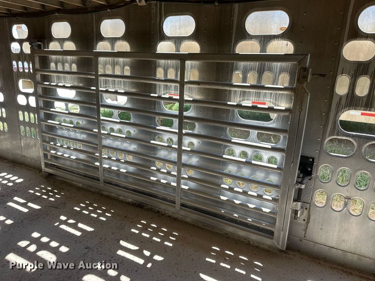 image for item OM9723 2008 Barrett livestock trailer