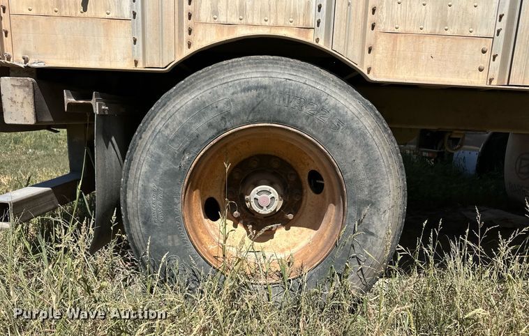image for item OM9723 2008 Barrett livestock trailer