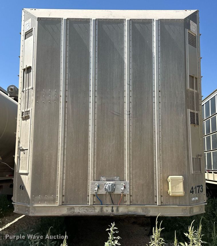 image for item OM9724 2006 Barrett livestock trailer