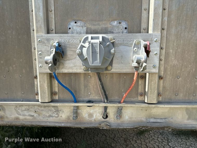 image for item OM9724 2006 Barrett livestock trailer