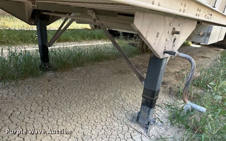 image for item OM9724 2006 Barrett livestock trailer