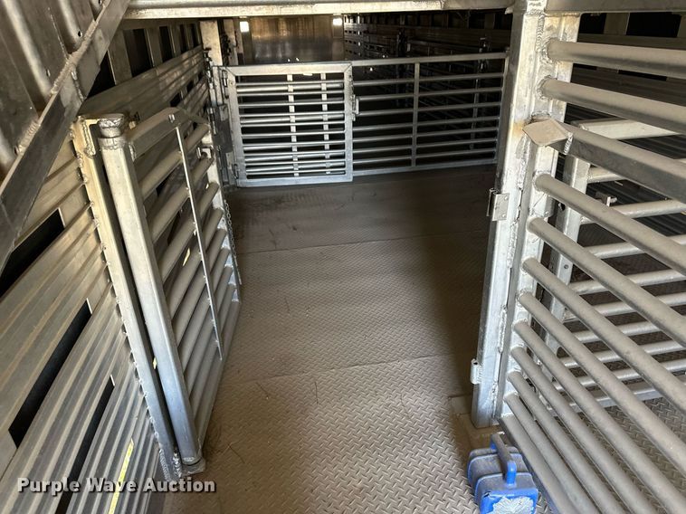 image for item OM9724 2006 Barrett livestock trailer