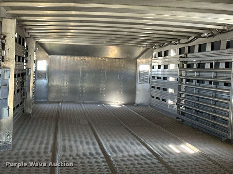image for item OM9724 2006 Barrett livestock trailer