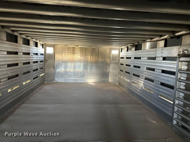 image for item OM9724 2006 Barrett livestock trailer