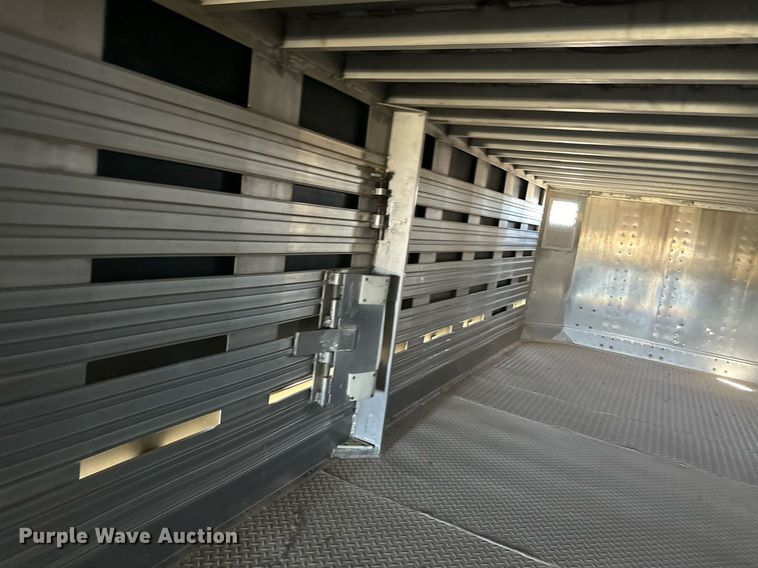 image for item OM9724 2006 Barrett livestock trailer