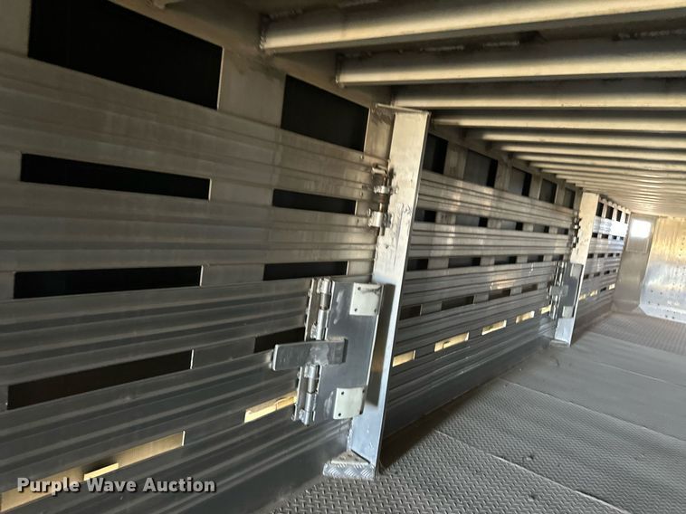 image for item OM9724 2006 Barrett livestock trailer