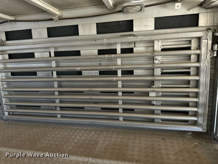 image for item OM9724 2006 Barrett livestock trailer