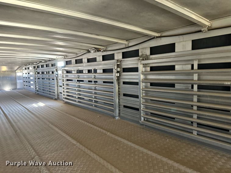 image for item OM9724 2006 Barrett livestock trailer