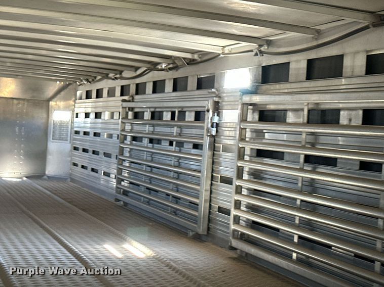 image for item OM9724 2006 Barrett livestock trailer
