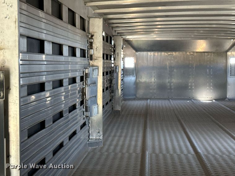 image for item OM9724 2006 Barrett livestock trailer