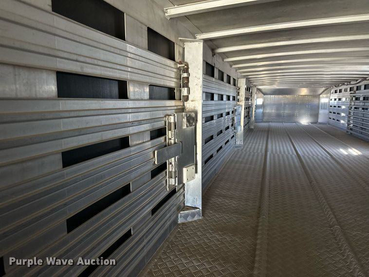 image for item OM9724 2006 Barrett livestock trailer