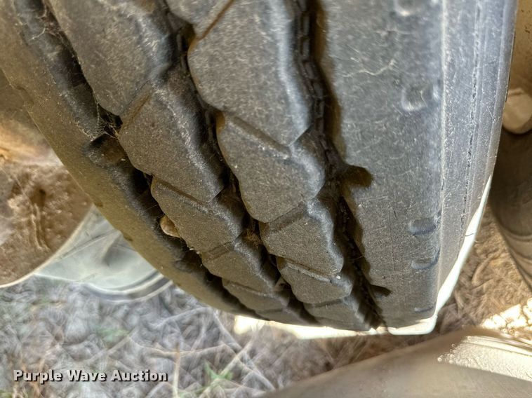 image for item OM9724 2006 Barrett livestock trailer