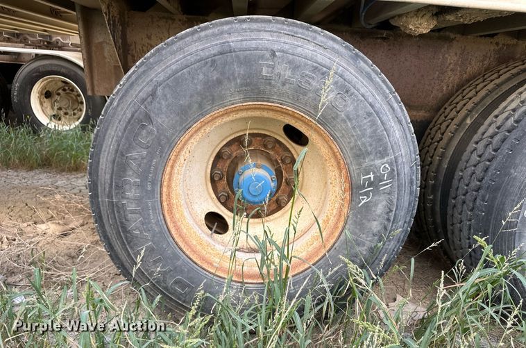 image for item OM9724 2006 Barrett livestock trailer