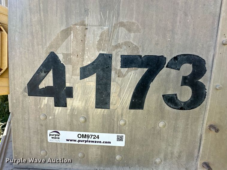 image for item OM9724 2006 Barrett livestock trailer