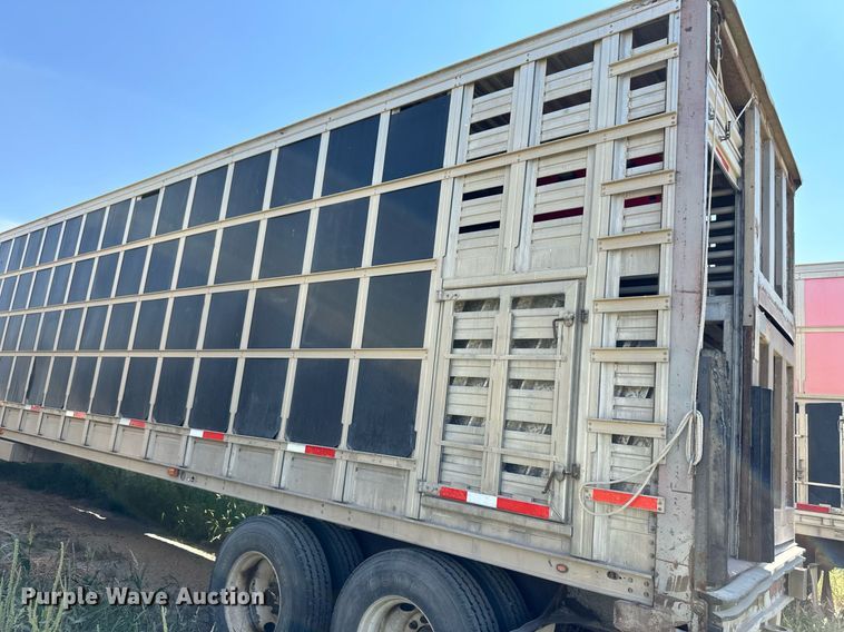 image for item OM9725 2007 Barrett livestock trailer