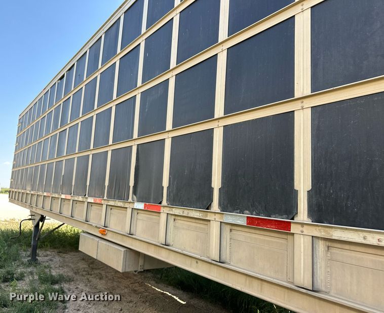 image for item OM9725 2007 Barrett livestock trailer