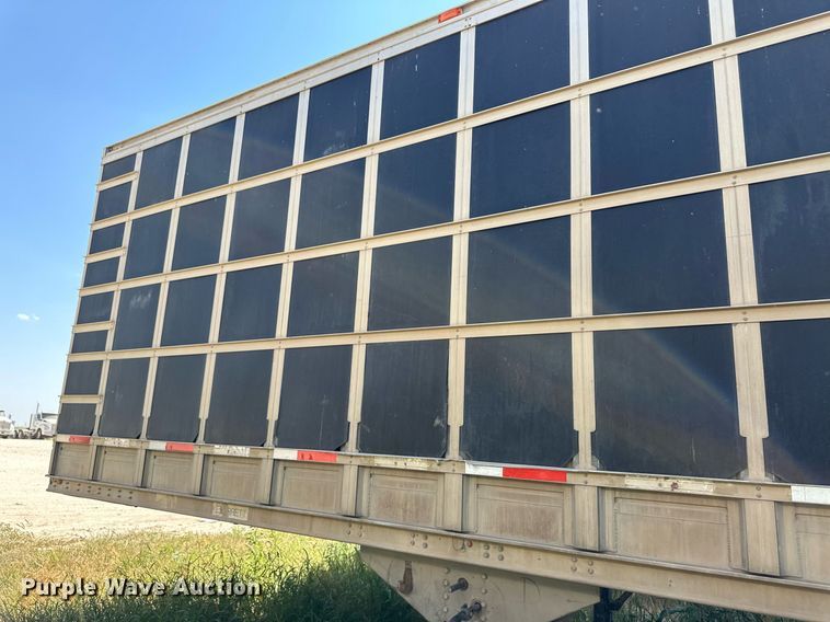 image for item OM9725 2007 Barrett livestock trailer