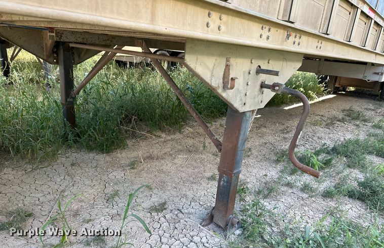 image for item OM9725 2007 Barrett livestock trailer