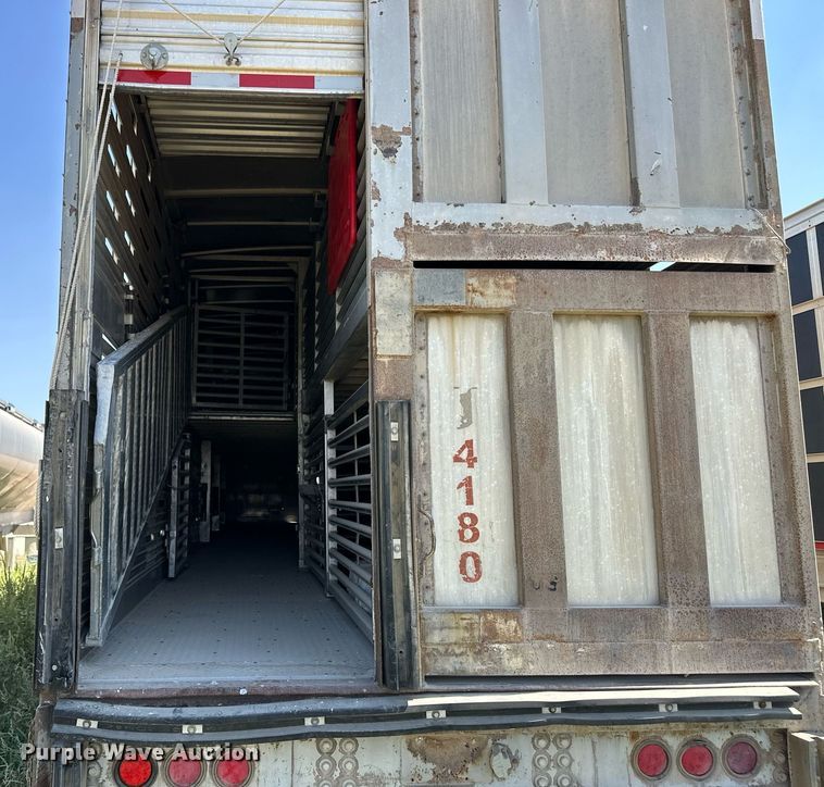 image for item OM9725 2007 Barrett livestock trailer