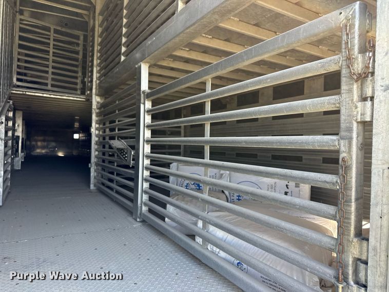 image for item OM9725 2007 Barrett livestock trailer