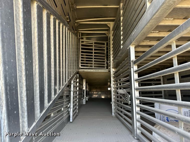 image for item OM9725 2007 Barrett livestock trailer