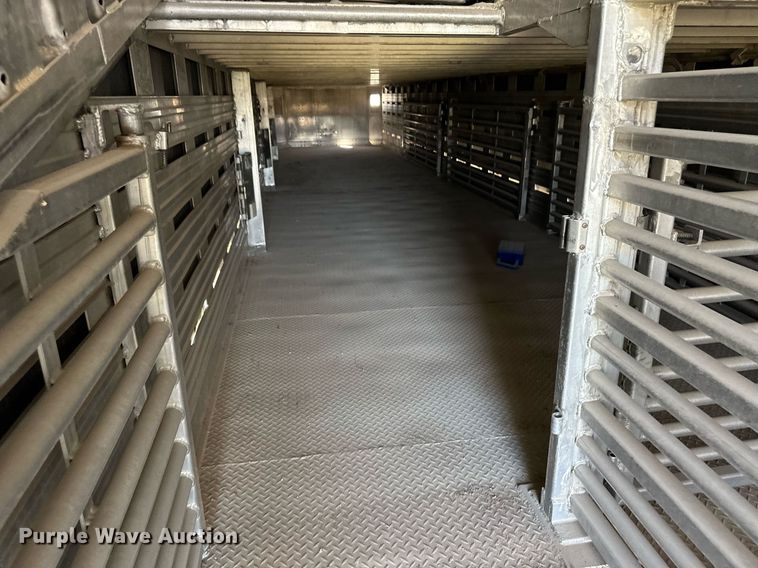 image for item OM9725 2007 Barrett livestock trailer