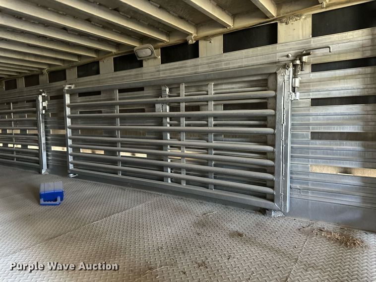 image for item OM9725 2007 Barrett livestock trailer