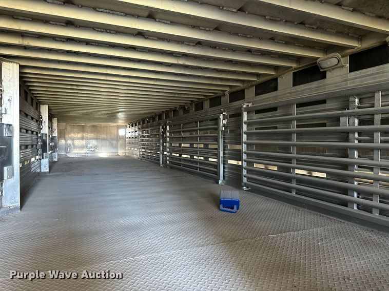 image for item OM9725 2007 Barrett livestock trailer