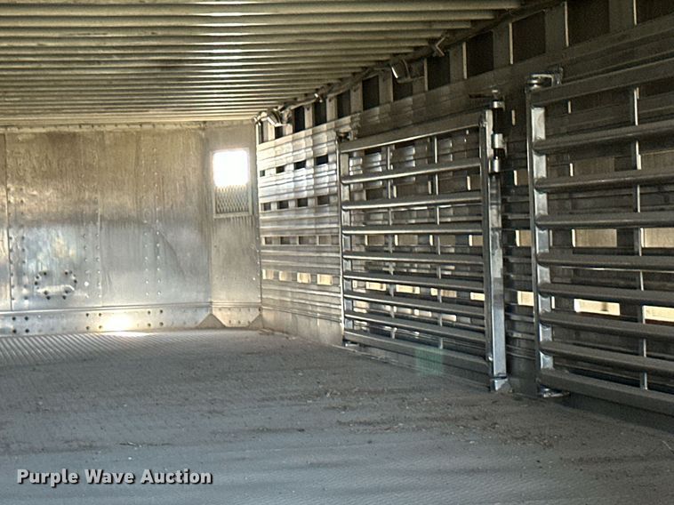 image for item OM9725 2007 Barrett livestock trailer