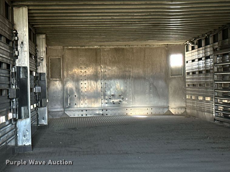 image for item OM9725 2007 Barrett livestock trailer