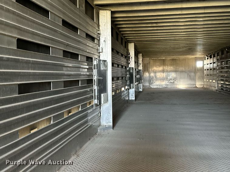 image for item OM9725 2007 Barrett livestock trailer