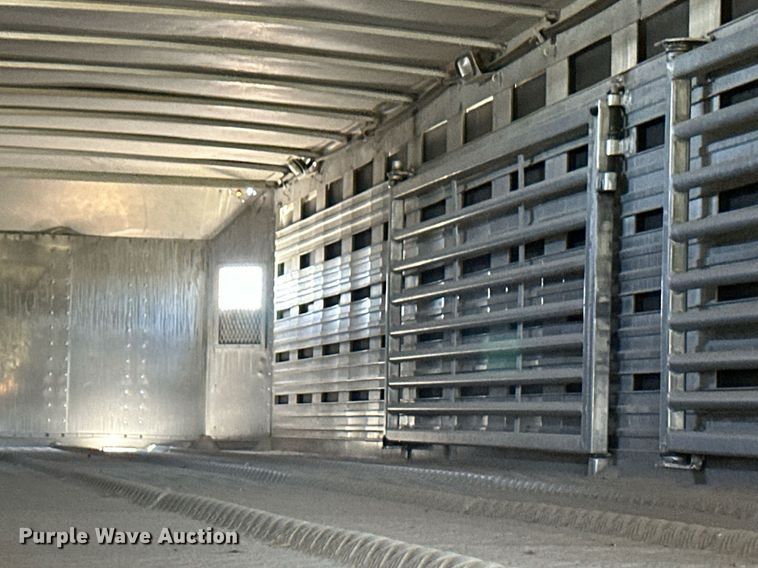 image for item OM9725 2007 Barrett livestock trailer