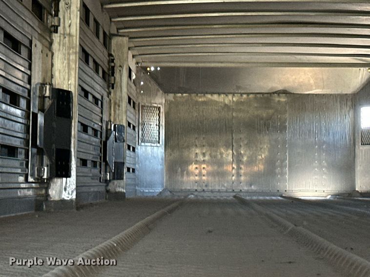 image for item OM9725 2007 Barrett livestock trailer