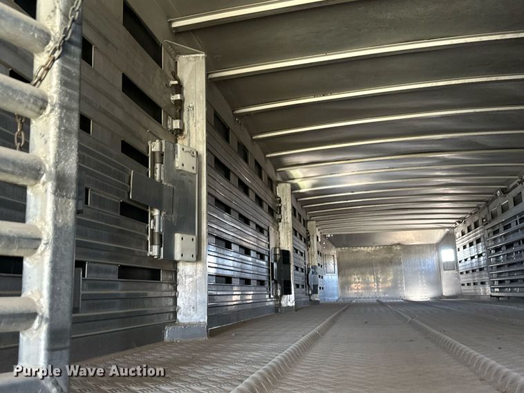 image for item OM9725 2007 Barrett livestock trailer