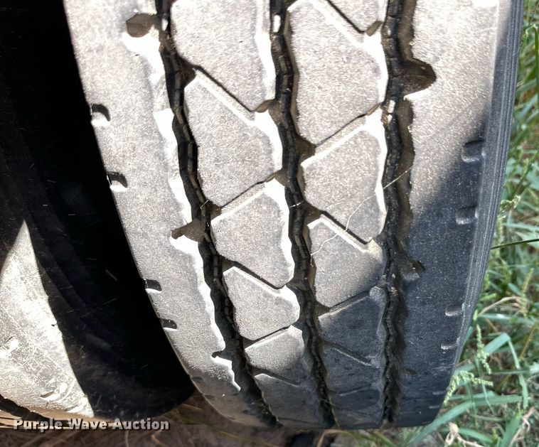 image for item OM9725 2007 Barrett livestock trailer