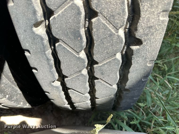 image for item OM9725 2007 Barrett livestock trailer